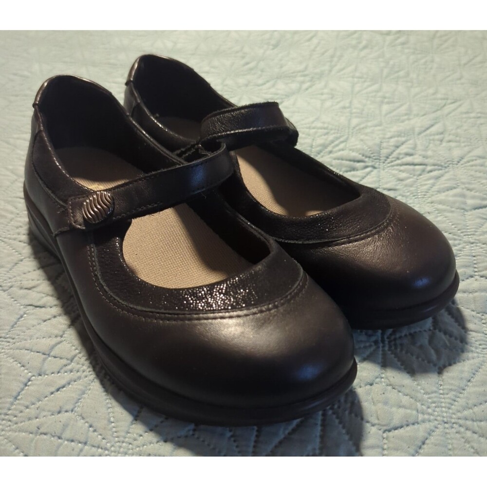 SAS Women's Step Out Women's Comfort Shoes Black Leather Size 9 W Mary Janes